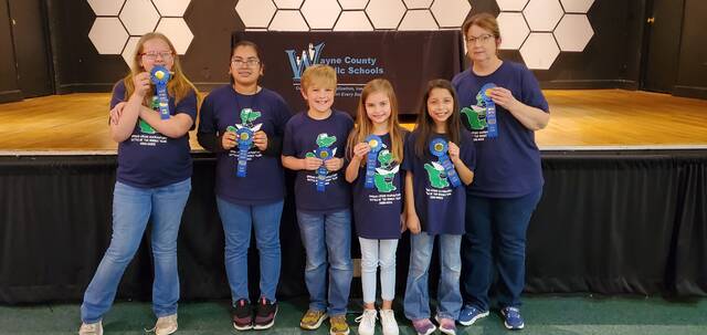 129506628_web1_Spring-Creek-Elementary---1st-Place
The Spring Creek Elementary 2022-23 team, who placed first, consists of Emersyn Carter, Katherine Throm, Rhett Heath, Naomi Tutor, Vanessa Carachure Martinez. The team was coached by Lynn Crumpler. They now move on to regional competition on April 25.
