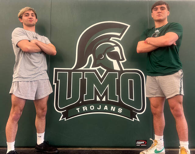 129564495_web1_DecaturBoys
Christian Decatur, left, and brother, Tim, will join the University of Mount Olive wrestling program this fall. (Rudy Coggins|mountolivetribune.com)