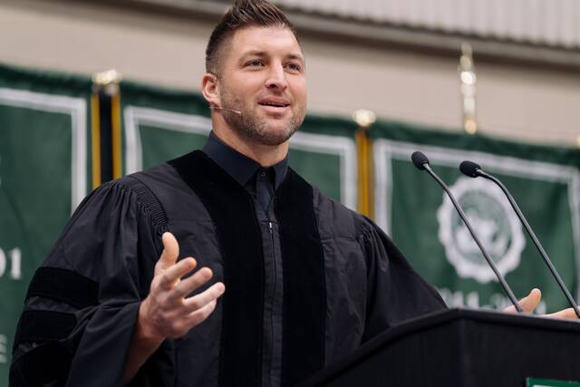 129619193_web1_Tebow-at-Podium
UMO students turn their tassels and listen as Heisman Trophy winner Tim Tebow talks about his faith and his foundation, while encouraging students to follow their dreams.