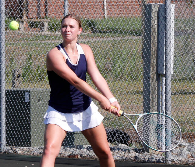 129973380_web1_EmilyWilliams
Spring Creek senior Emily Williams gets ready to rip a backhand return during a recent singles match. Williams and her Gator teammates swept a doubleheader from Princeton in Neuse Six 2A girls tennis action Monday afternoon. (Rudy Coggins|mountolivetribune.com)