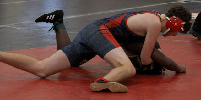 130159174_web1_MattWhitley
Southern Waynes Matt Whitley, top, works against Eastern Waynes Novella Henry during their 157-pound, consolation-round match in the Saint Takedown Kings Invitational Saturday. Whitley pinned Henry in 89 seconds. (Rudy Coggins|mountolivetribune.com)