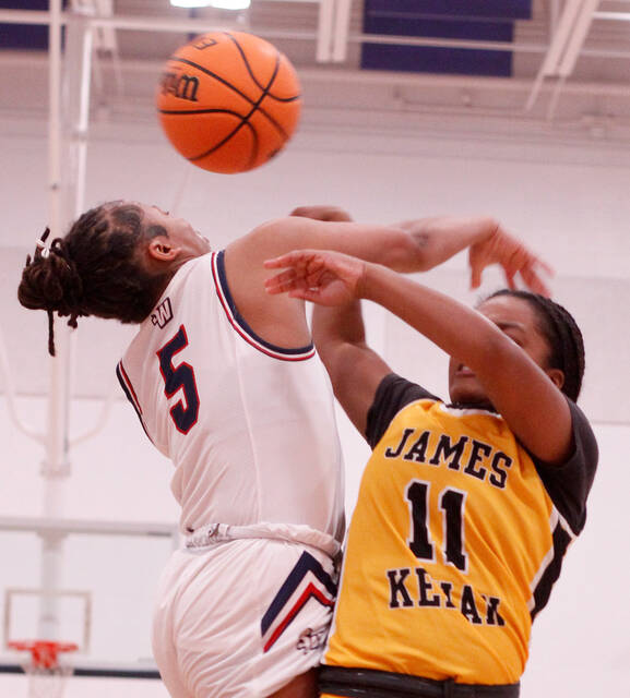 130182433_web1_SWJKG1
Southern Waynes Kyren Strong (5) blocks a shot by James Kenans RonNyia Joyner during second-quarter play Tuesday evening. (Rudy Coggins|mountolivetribune.com)