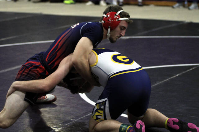130211722_web1_GabeCarmack2
Southern Wayne senior Gabe Carmack (top) works against Goldsboros Joseph Hux during their consolation-round match at 175 pounds during the USAF Eagle Invitational on Saturday. Carmack pinned Hux in 57 seconds. (Rudy Coggins|mountolivetribune.com)