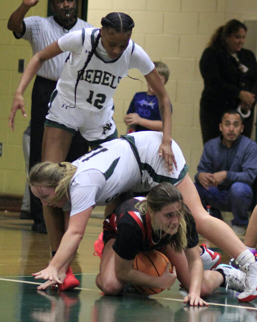 130416938_web1_Lilly2
North Duplins Lilly Fulghum avoids falling on top of Roxboro Communitys Katie Mann after forcing a first-quarter jump ball Tuesday evening. Watching from behind is teammate Tateyawna Faison. (Rudy Coggins|mountolivetribune.com)