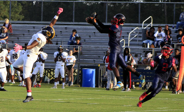 130884788_web1_SaintsCougarsFB
Southern Waynes Jaylen Bowden, center, picks off a pass intended for a Goldsboro receiver during first-period play Tuesday evening. Backing up Bowden is teammate Dorien Toussaint (2). (Rudy Coggins|mountolivetribune.com)