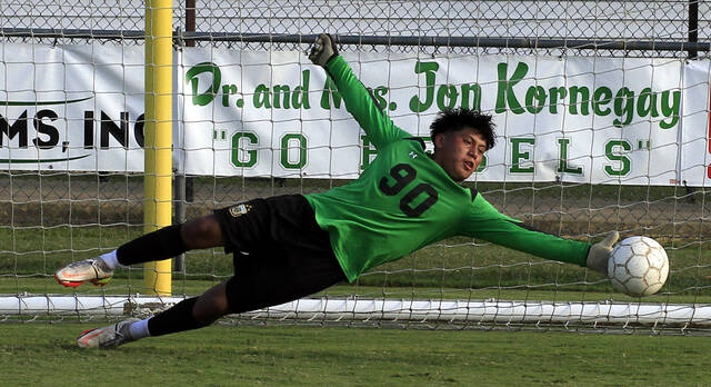 130935240_web1_Julio
North Duplin goalie Julio Gomez recorded 16 saves in a season-opening, 2-0 loss to Neuse Charter on Monday evening. (Rudy Coggins|mountolivetribune.com)