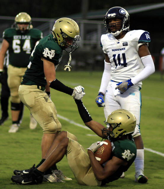 130983067_web1_NDPhillipsFB
A teammate helps Carell Phillips get up after the North Duplin running back picked up a first down during a game earlier this season. Phillips rambled for a career-high 252 yards against Lakewood on Friday evening. (Rudy Coggins|mountolivetribune.com)