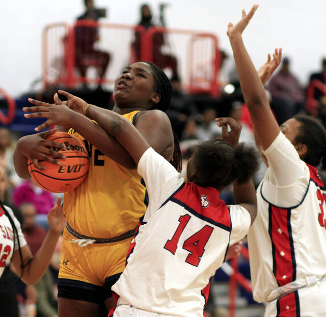 131125431_web1_SWGHSGirls
Goldsboros Aziyah Boyer (with ball) is surrounded by a pack of Southern Wayne defenders during first-period action Friday evening in Dudley. (Rudy Coggins|mountolivetribune.com)