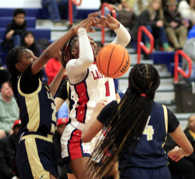 131143096_web1_SWEWG3
Southern Waynes Azariah Jordan (1) gets fouled from behind by Eastern Waynes Taleia Claude on Friday evening. (Rudy Coggins|mountolivetribune.com)