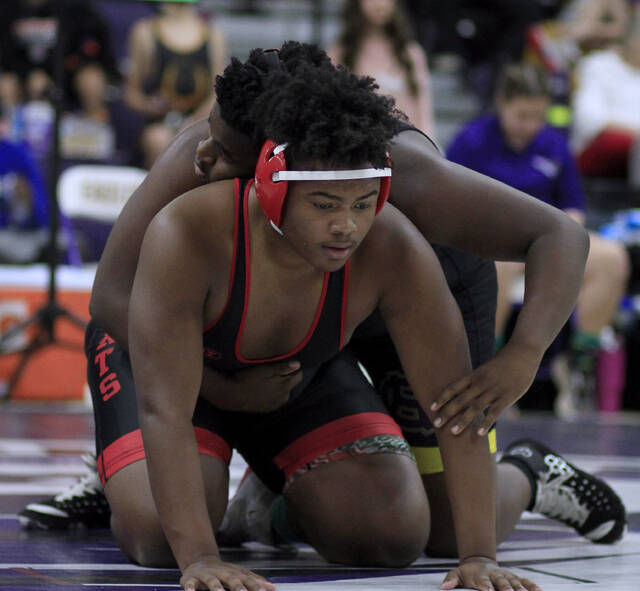 131144087_web1_EagleSWBryce
Southern Wayne heavyweight Bryce Sanders waits for the restart during second-period action against Corinth-Holders Clifton Allen. (Rudy Coggins|mountolivetribune.com)