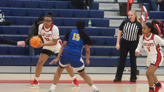 131273261_web1_williams-2
Lady Saint Aliyah Williams, #33, slows the pace down to allow her teammates to catch up and set for a rebound. (Robert Taylor|mountolivetribune.com)