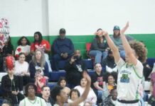 
			
				                                Spring Creek’s Nathan Jackson lifts over a Beddingfield defender, sinking a three. (Robert Taylor|mountolivetribune.com)
 
			
		