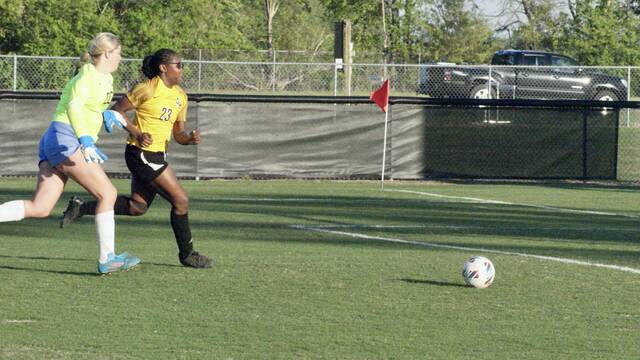 131451099_web1_james-kenan
Aleyah Wilson (23) of James Kenan maneuvers past the South Lenoir goalkeeper, sprinting up to the edge of the goal line to score a critical goal in the second half. (Robert Taylor|mountolivetribune.com)