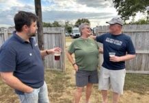 
			
				                                Left to right, Goldsboro mayor Charles Gaylor, Mount Olive Chamber president Julie Beck and cyclist Ben Popkin of Chapel Hill. (Georgia Dees|mountolivetribune.com)
 
			
		