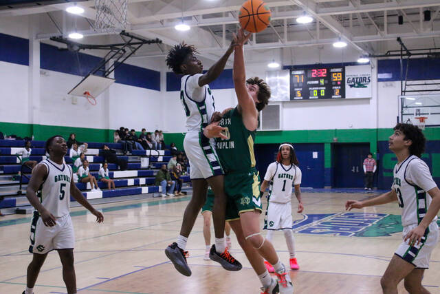131992137_web1_IMG_8870
Gators No. 23 Cedric Lawson, delivers a strong block against Rebels No. 50 Noah Bennett. (Kareem Brown|mountolivetribune.com)