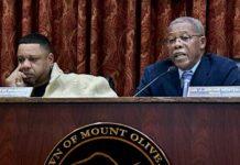 
			
				                                Mayor Jerome Newton talks about his first term while Mayor Pro Tem Simmons listens. (Georgia Dees|mountolivetribune.com)
 
			
		