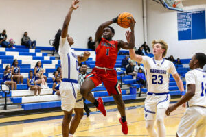 Southern Wayne and Hunt battle through four quarters of momentum swings