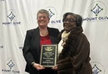 Mount Olive Area Chamber honors outstanding supporters and celebrates 2025 accomplishments
Chamber President Julie Beck presents Carrie Kornegay with Ruff Higgins Lifetime Community Service Award.