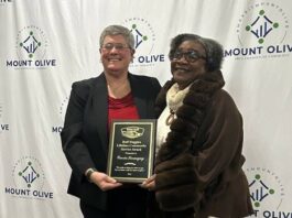 
			
				                                Chamber President Julie Beck presents Carrie Kornegay with Ruff Higgins Lifetime Community Service Award.
 
			
		